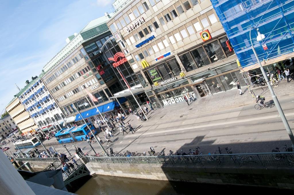 Hotel Pigalle Göteborg Kültér fotó The main building of the shopping centre