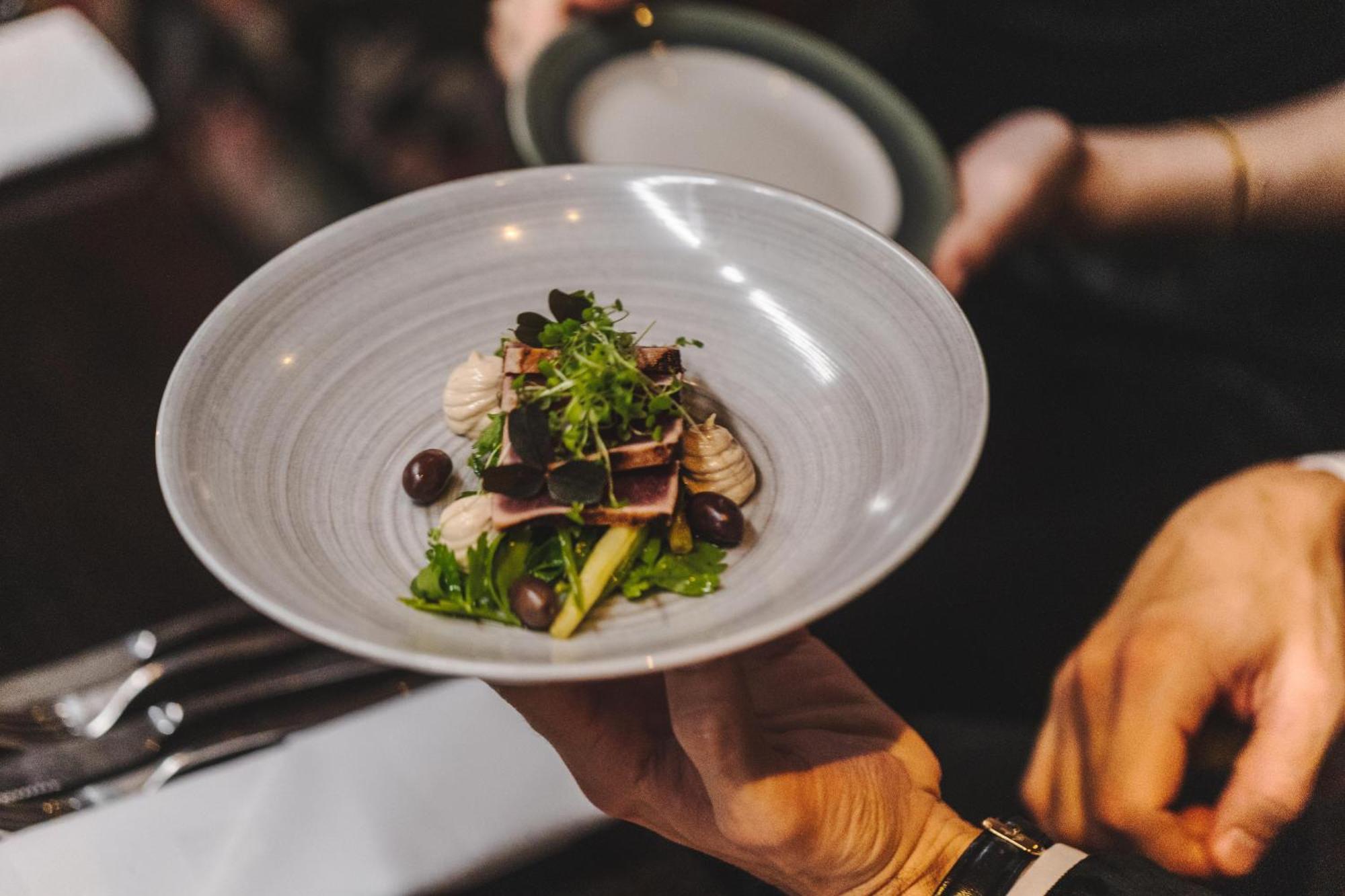 Hotel Pigalle Göteborg Kültér fotó A server holding a plate of food