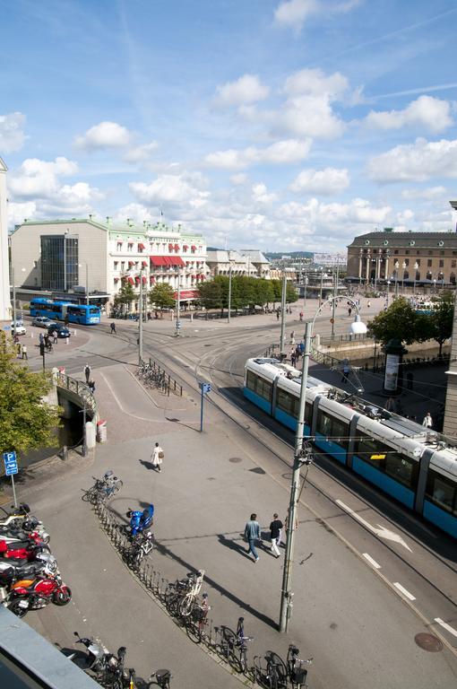 Hotel Pigalle Göteborg Kültér fotó The tram at Gothenburg bus station